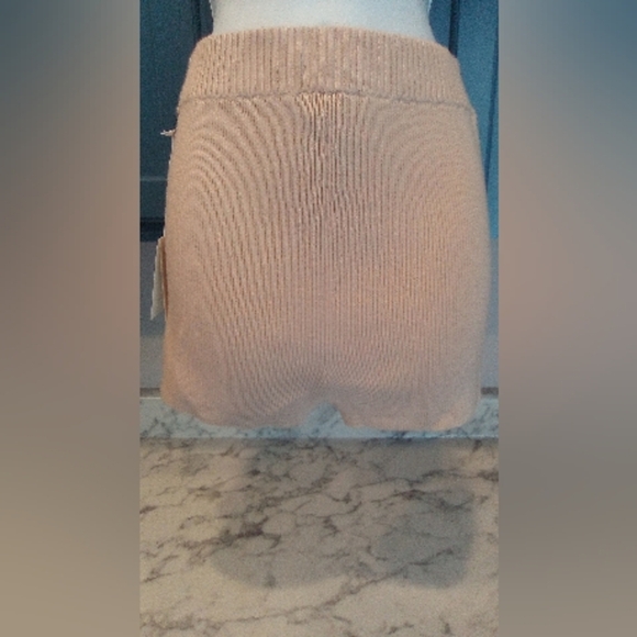 MOTHER HW BLISSFUL BOOTIE SHORT NWT SIZE XS - Picture 3 of 4